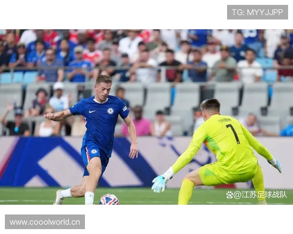 切尔西战术困局持续，新帅攻防失衡问题显现，球队复兴进程面临挑战