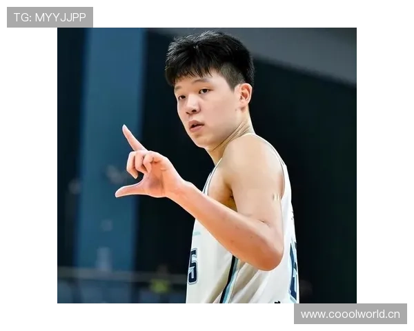 杨瀚森球场上暴走状态，私底下却像个邻家大男孩？