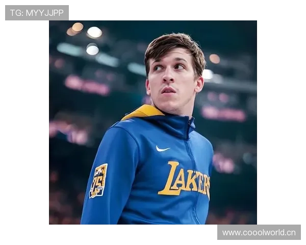 奥斯汀·里夫斯三分投射拉开空间提升湖人进攻效率